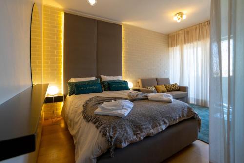 Sao Pedro da Afurada Apartment | Charming Studio with Douro River Views - Family & Pet Friendly
