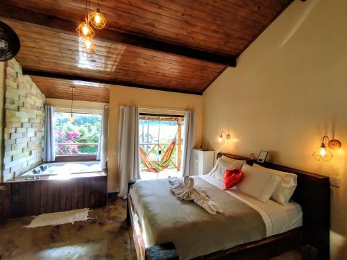 Santo Antonio do Pinhal Cabin | Top-Rated Estação 160: Pet-Friendly with Breakfast & Hot Tub