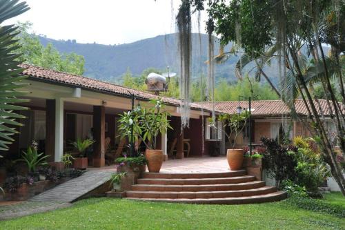 Pacho Villa | Pet-Friendly Retreat at Estación Bambusa, Casa familiar