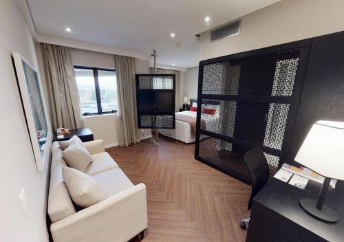 Vila Olimpia Hotel | Pet-Friendly Stay at Estanplaza Funchal Faria Lima