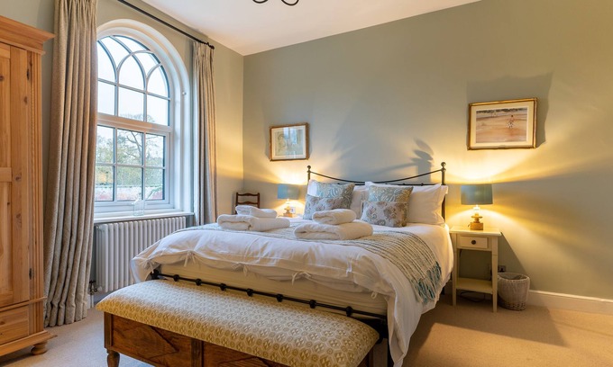 Worstead Cottage | Discover Estate Cottage: Guest Rated 10/10 in Worstead Park