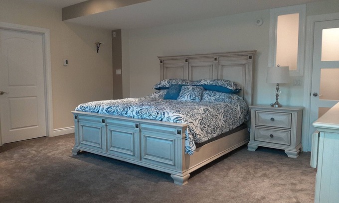 Ottawa Division House | Discover Estate Guest House: Cozy 1BR with Spa & Hot Tub