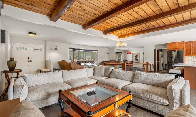 Springbank House | Inviting Estate on Bow River: Family-Friendly with Kitchen