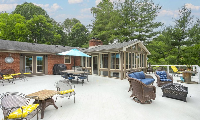 Mount Juliet House | Scenic Estate on the Lake with Spa and Pool Amenities