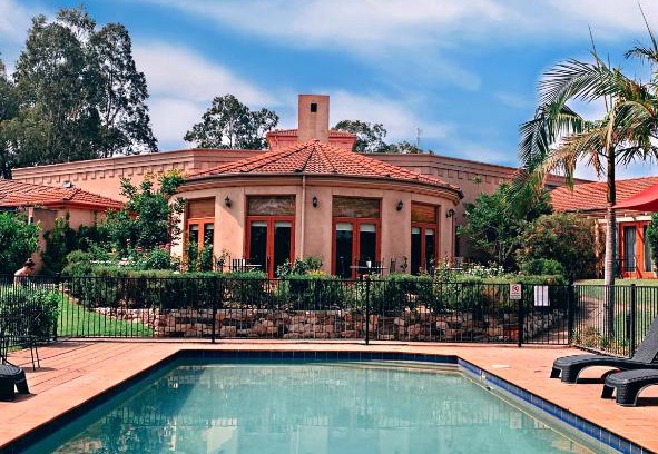 Pokolbin Hotel | Elegant Estate Tuscany: Oceanfront Retreat with Pool & Hot Tub