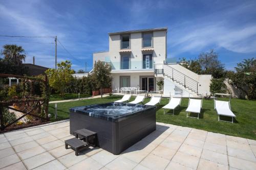 Schiazzano Villa | Discover Dimora delle Rose: Family-Friendly Pool Retreat
