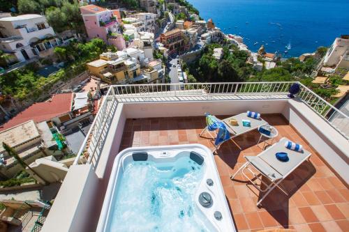 Liparlati House | Charming Medusa Positano: Family-Friendly Amenities Await
