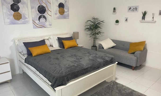 Padonan Apartment | Budget-Friendly EsTeh Studio Apart with Family Amenities