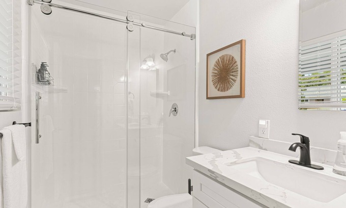 Thousand Oaks House | Pet-Friendly Estepa Unit #1 with Full Kitchen Amenities