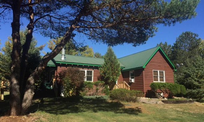 Wilmington House | Esther Mountain Chalet: Pet-Friendly Retreat with Hot Tub