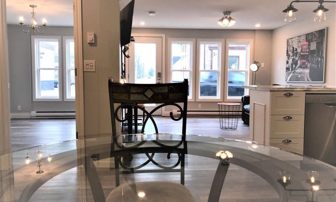 Carleton Place House | Esther's Place: Cozy 1 Bedroom Apt with Spa & Kitchen