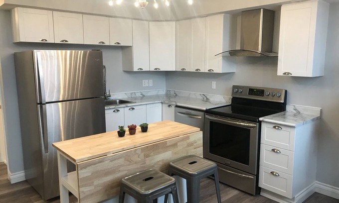 Carleton Place Apartment | Esther's Place: 10/10 Retreat with Pool & Lake View