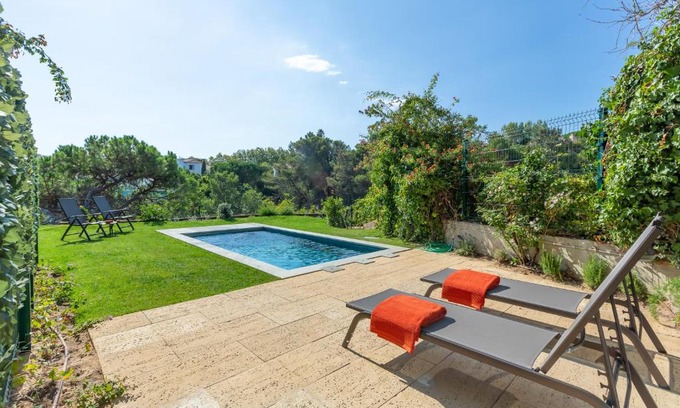 Estoril House | Pet-Friendly Estoril House with Ocean View & Pool