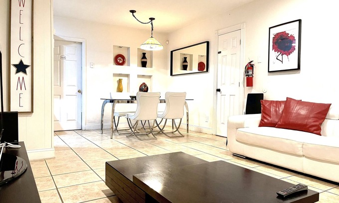Boulevard Heights House | Relax at Estrada's Cozy Hollywood Home with Ocean Views