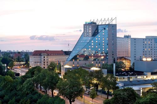 Neukoelln Hotel | Discover Estrel Berlin: Pet-Friendly 4-Star Retreat