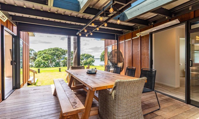Mangawhai House | Estuary Escape: Waterfront Retreat with Ocean View Amenities