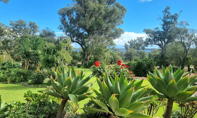 Leschenault House | Oceanfront 4-Bedroom Home with Pool and Exceptional Views
