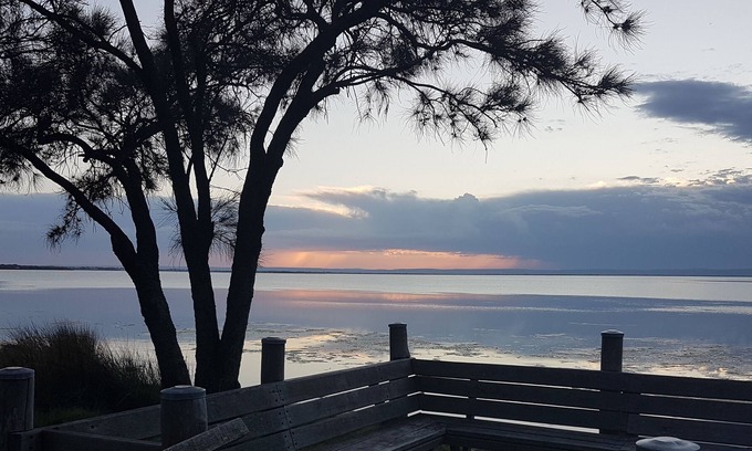 Falcon House | Estuary Waterfront - stunning views!