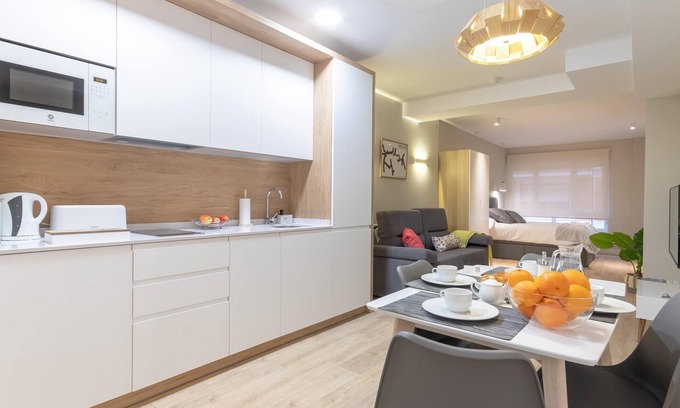 Castanos Apartment | Discover ESTUDIO 8 by HiBilbao: Cozy Retreat with Spa