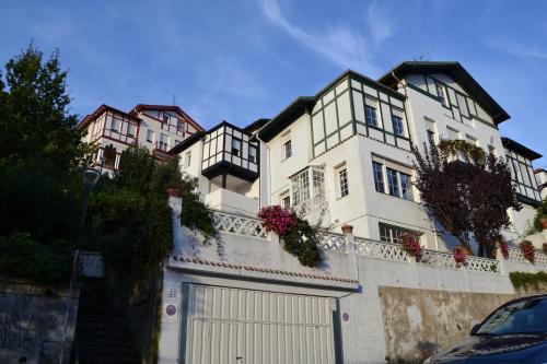 Uribarri Apartment | Convenient Estudio Near Guggenheim with Pet-Friendly Perks