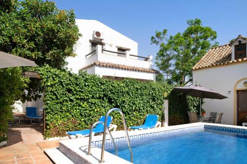 Barbate House | Welcoming Estudio El Olivo: Pet-Friendly Oasis with Pool