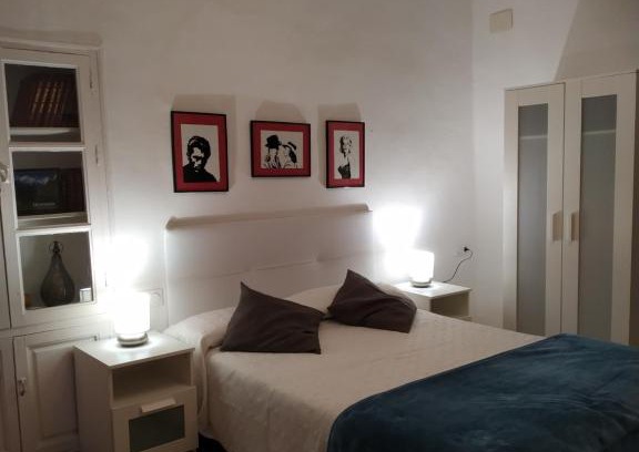 San Pedro Apartment | Charming Estudio in Albaicin, Granada - Family-Friendly Stay
