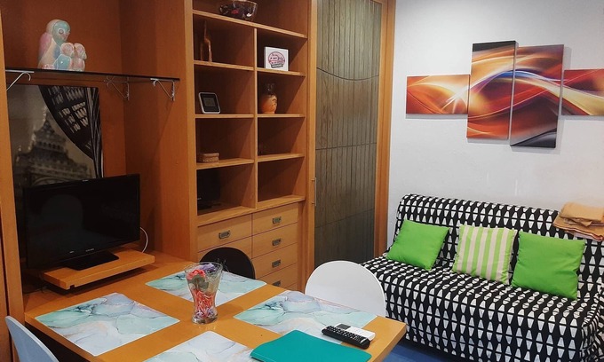 La Pineda Apartment | Cozy Studio in La Pineda Near Port Aventura for Families