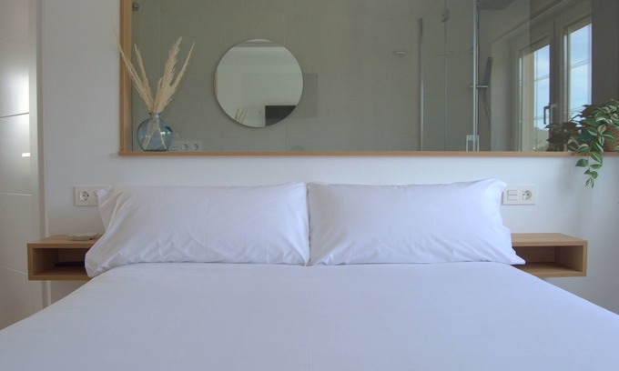 Fisterra Apartment | Family-Friendly Estudio with Spa and Kitchen Amenities