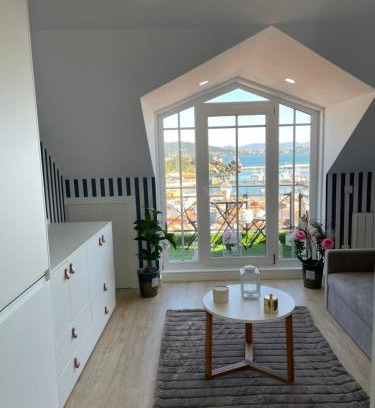 Baiona Old Town Apartment | Stunning Studio with Terrace, Pool and Amazing Views