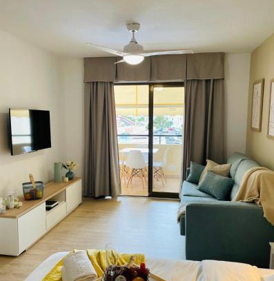 Los Cristianos Apartment | Oceanfront Estudio Los Cristianos with Pool & Kids' Amenities