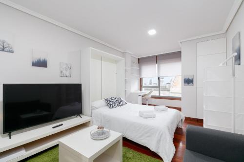 Teis Apartment | Modern Studio with Parking in Central Location by CABANA Rentals