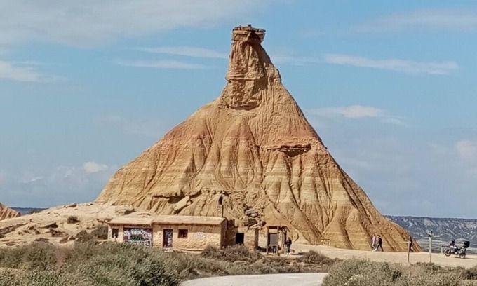 Arguedas Apartment | Modern Studio in Bardenas: Perfect for Families & Couples