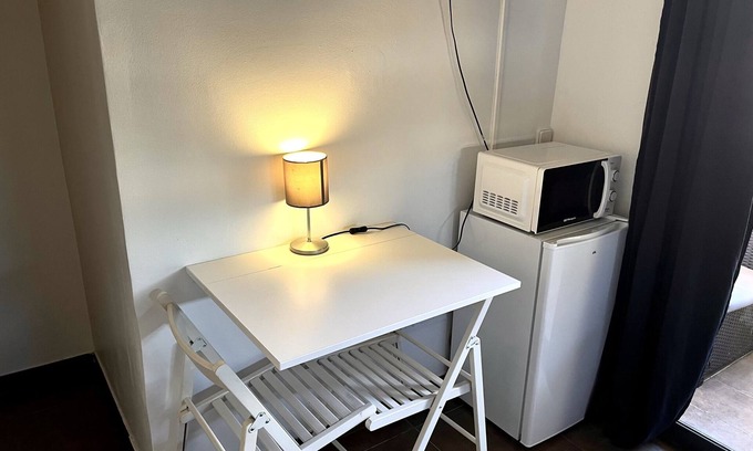 Mataro Apartment | Modern Studio with Kitchen and Private Bath - Pet Friendly