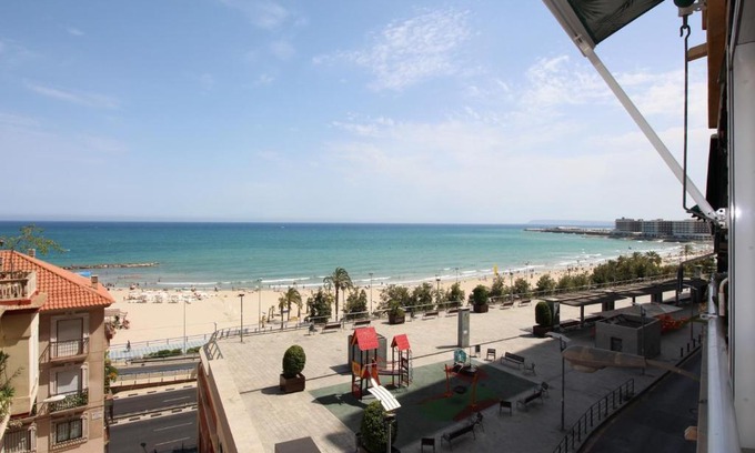 Raval Roig Apartment | Pet-Friendly Stay at Estudio Playa del Postiguet, Rated 8.5