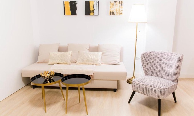 San Felipe Neri Apartment | Stylish Estupendo Estudio with Kitchen & Family-Friendly Perks
