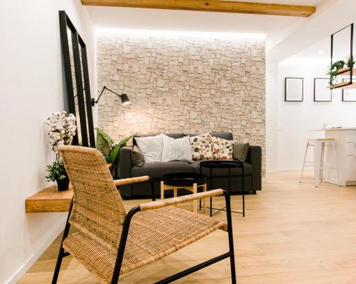 Old Town Apartment | Ideal 2-Bedroom Apartment on Gran Vía with Wifi & A/C