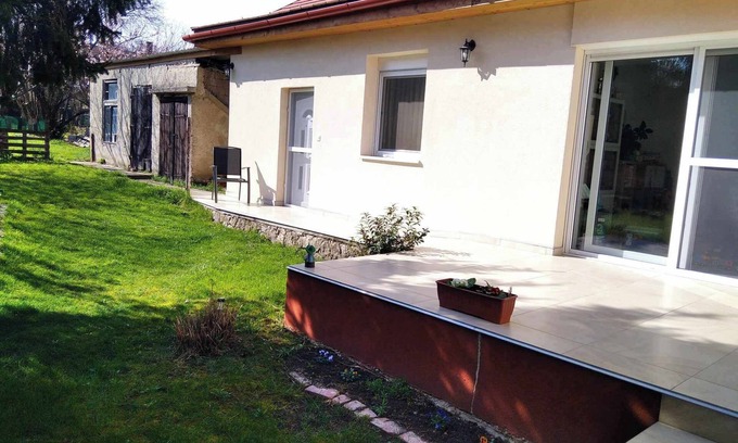 Tata Apartment | Family-Friendly Retreat at EszE Vendégszoba Awaits You