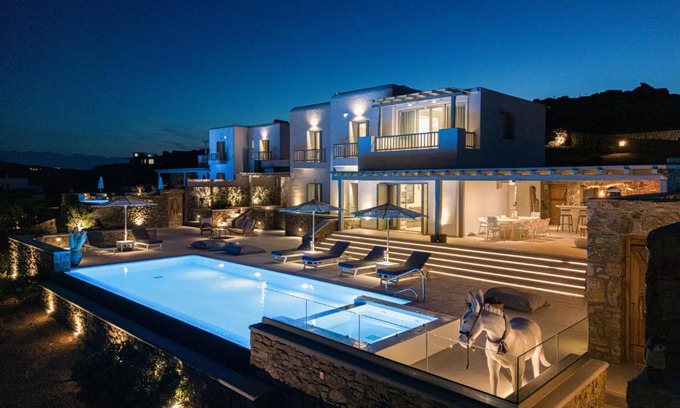 Xilokeratidi Villa | Idyllic Oceanfront Villa Mykonos with Pool & Pet-Friendly