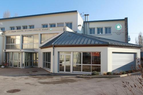 Besancon Apartment | Welcoming Ethic Etapes CIS de Besançon with Family-Friendly Amenities