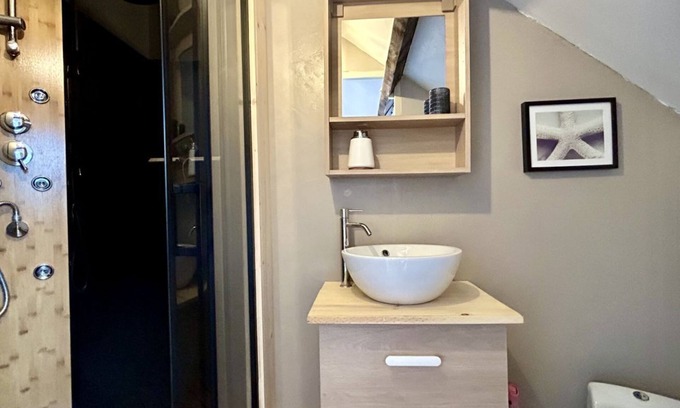 Le Crotoy Apartment | Cozy Oceanfront Studio for Two with Scenic Views