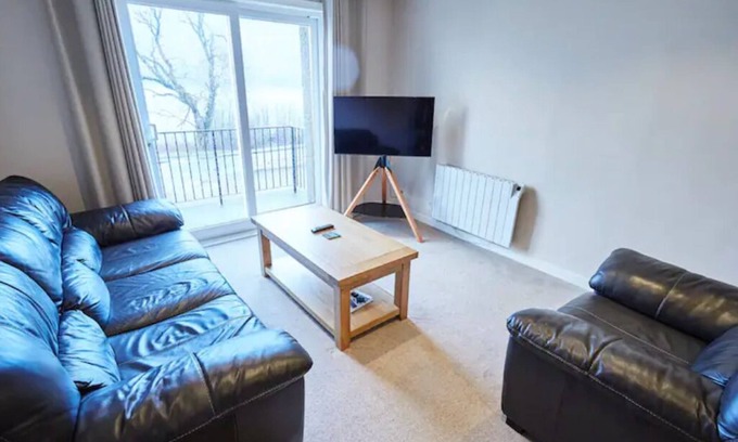 Fort William Apartment | Discover Etive: Scenic Lochside Apartment with Balcony