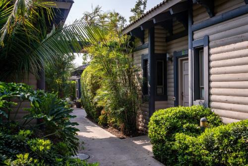 Afik Cabin | Experience Etnachta Kibbutz Afik: Relax by the Pool & Spa
