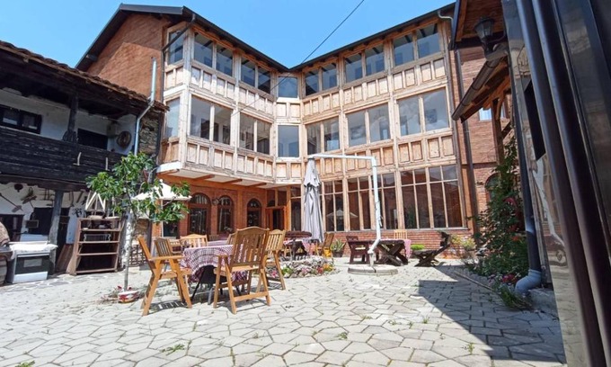 Kosovo Hotel | Cozy Etno kuca Petrovic: Family-Friendly with Breakfast