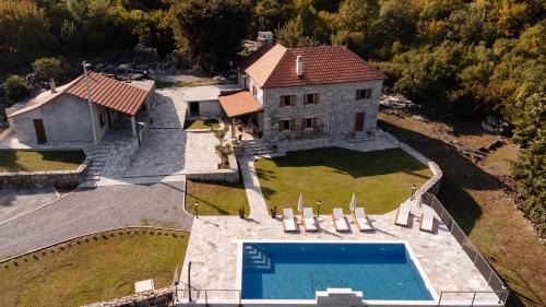Pricelje Apartment | Idyllic Etno Villa Mokanji: Oceanfront Oasis with Pool