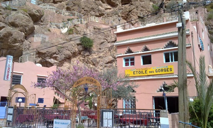 Toudgha El Oulia Hotel | Explore Etoile des Gorges: Family-Friendly & Pet Welcoming