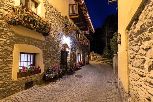 Sauze d'Oulx Hotel | Pet-Friendly Retreat at Etoile des Neiges - Rated 9.4/10