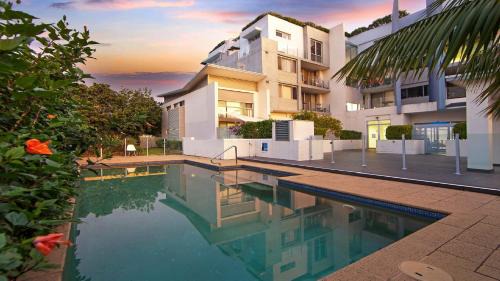 Ettalong Beach Apartment | Relaxing Stay at Ettalong Beach with Poolside Amenities