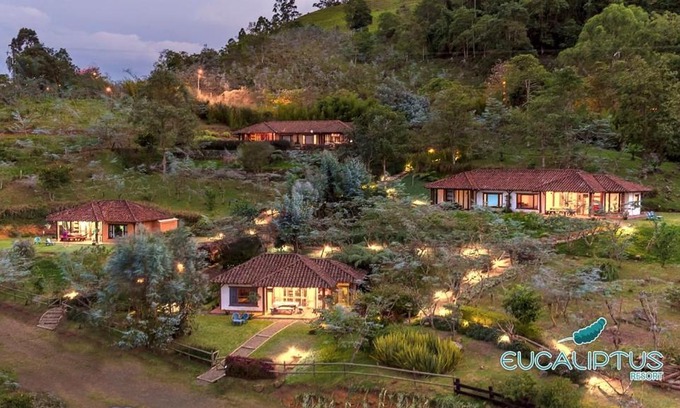Yumbo House | Relaxing Eucaliptus Spa Resort with Hot Tub & Pet-Friendly Stays