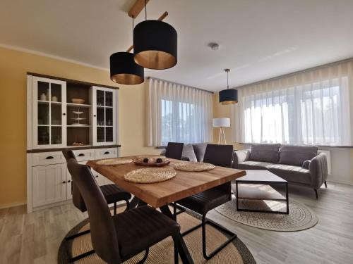 Senftenberg Apartment | Discover Euer Ferienheim: Family-Friendly 4-Star Retreat