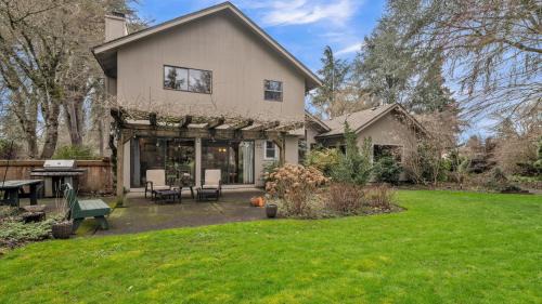 Cal Young House | Convenient Eugene Home - Close to Attractions & Family-Friendly